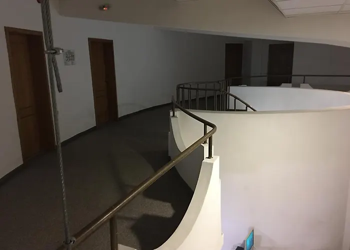 旅馆 埃琳娜旅馆 *